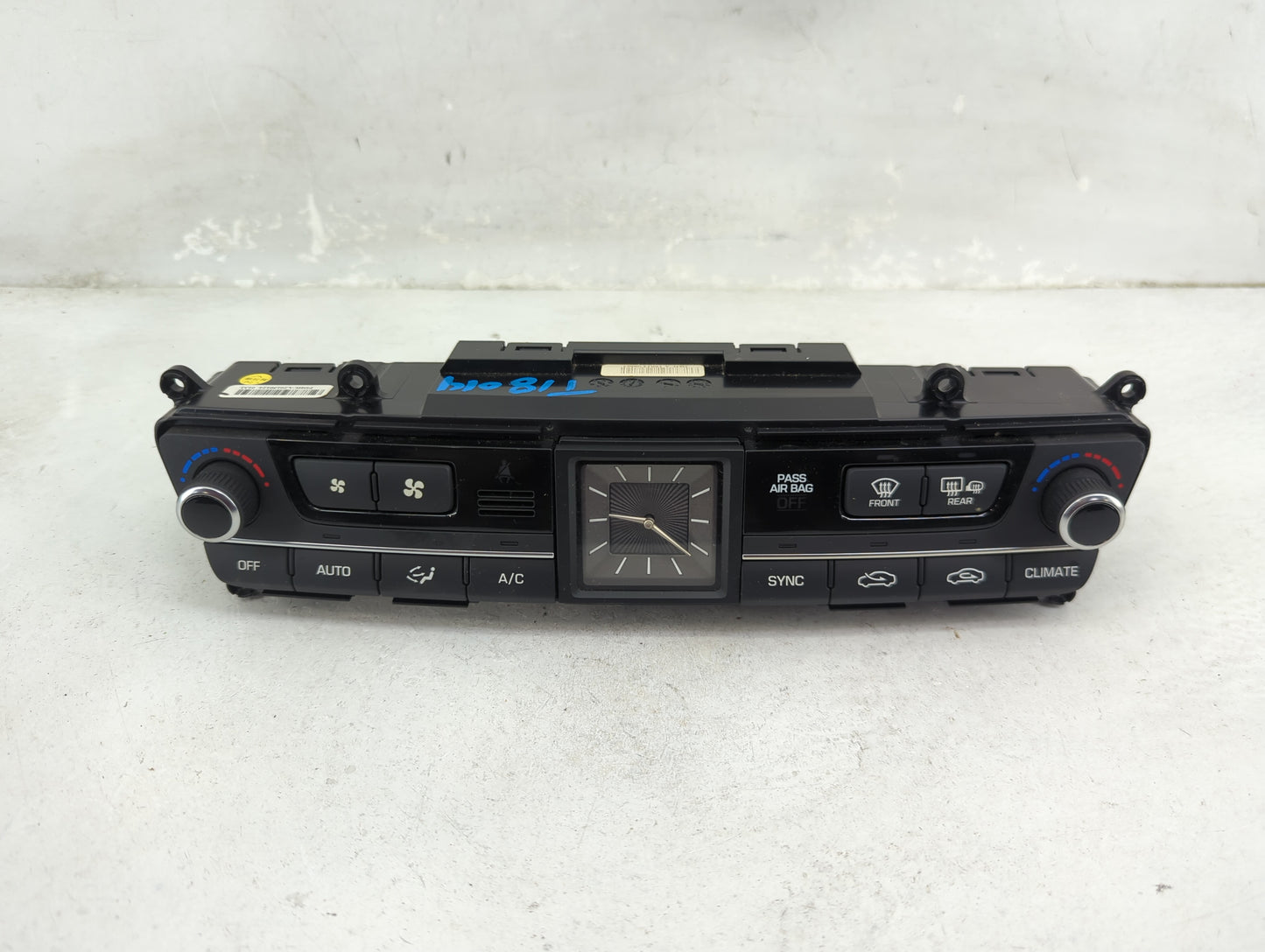 2015-2016 Hyundai Genesis Climate Control Module Temperature AC/Heater Replacement P/N:97250-B1XXX 97250-B1120 Fits OEM Used