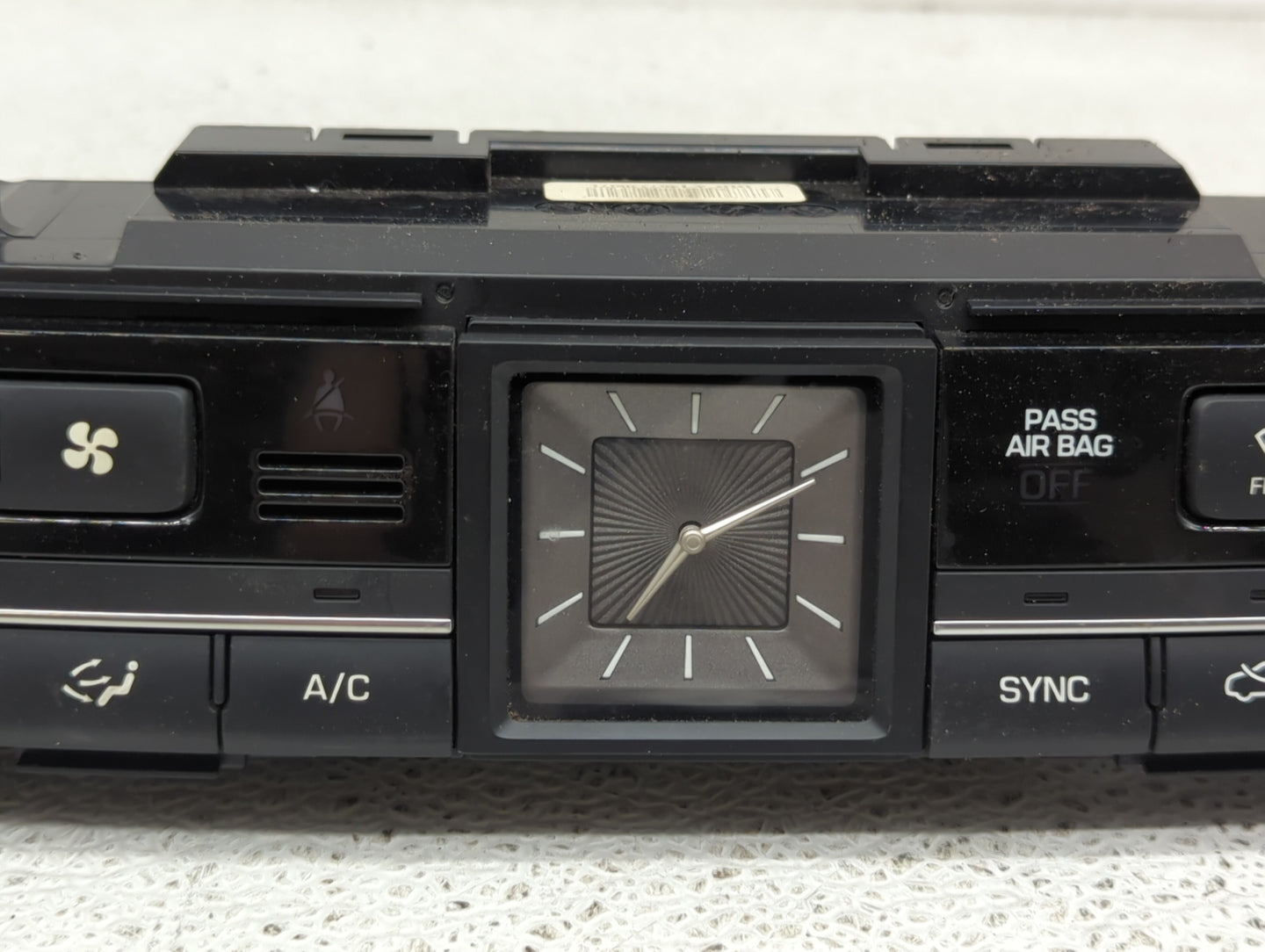 2015-2016 Hyundai Genesis Climate Control Module Temperature AC/Heater Replacement P/N:97250-B1120 Fits Fits 2015 2016 2017 