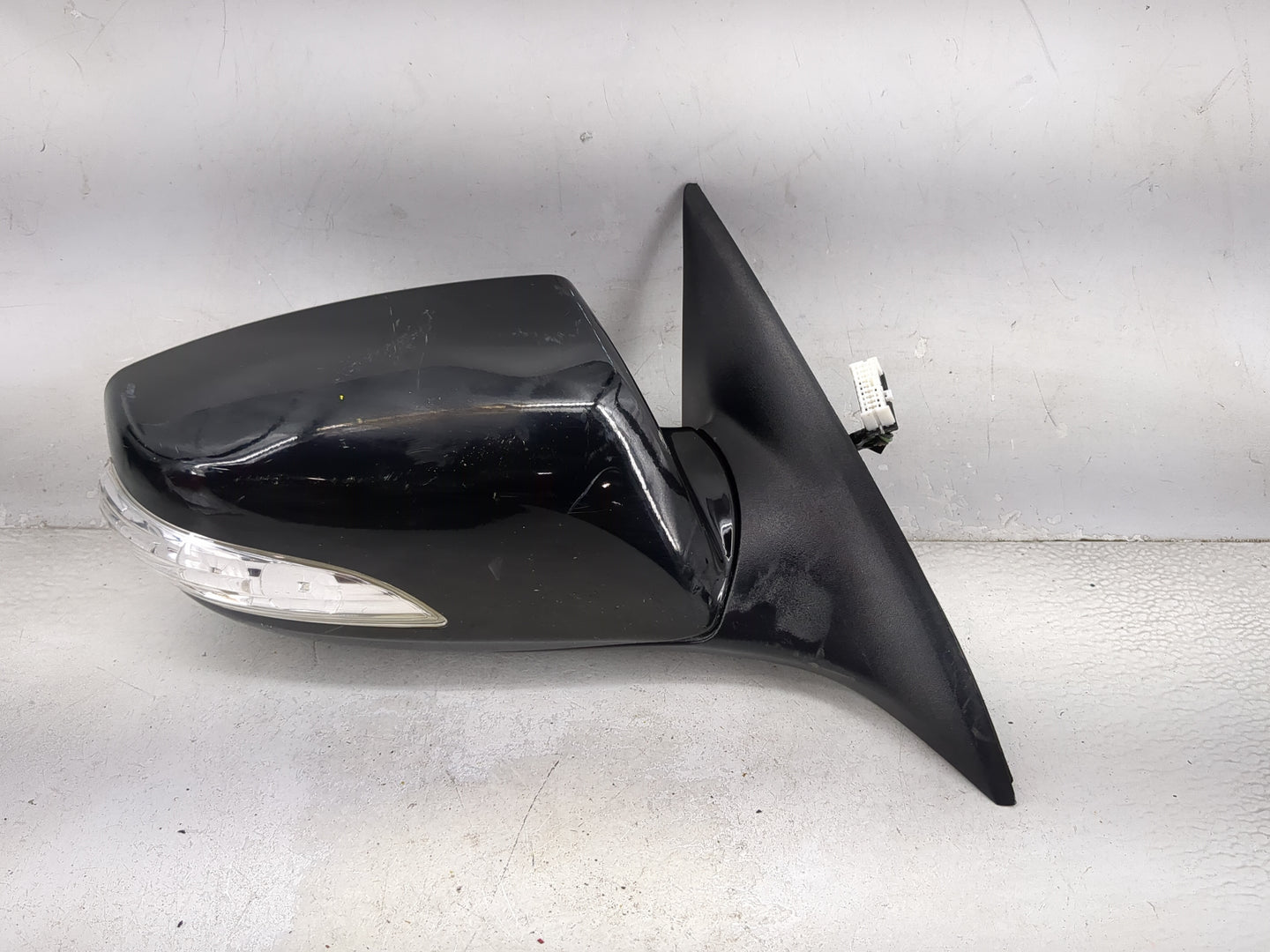 2009-2016 Hyundai Genesis Passenger Side View Mirror - Right Door Mirror OEM Used - Oemusedautoparts1.com