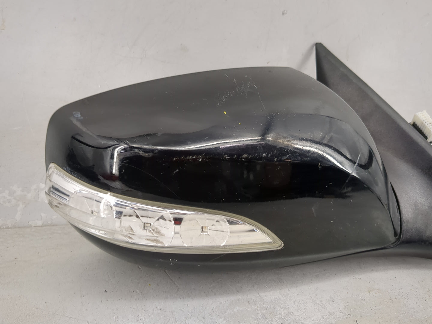 2009-2016 Hyundai Genesis Passenger Side View Mirror - Right Door Mirror OEM Used - Oemusedautoparts1.com