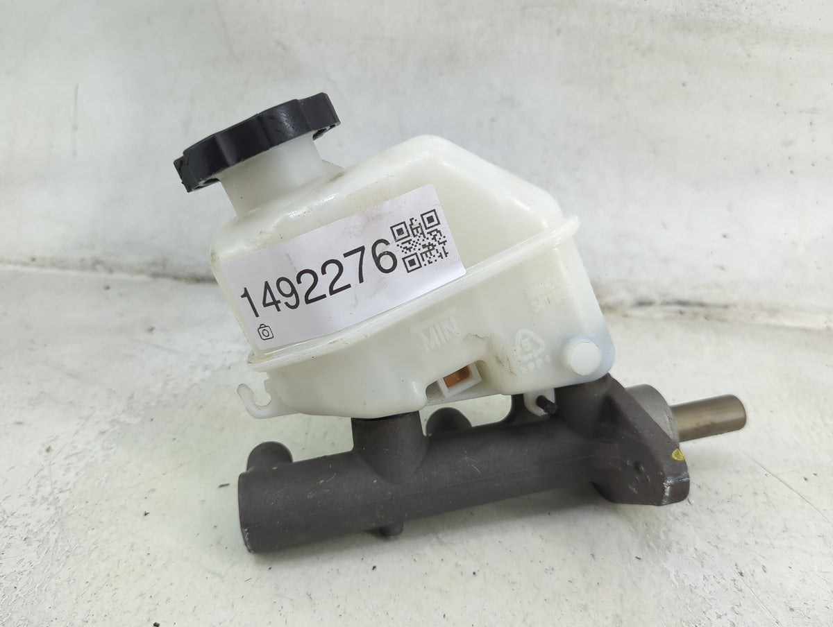 2009-2016 Hyundai Genesis Brake Master Cylinder 1492276 - Oemusedautoparts1.com