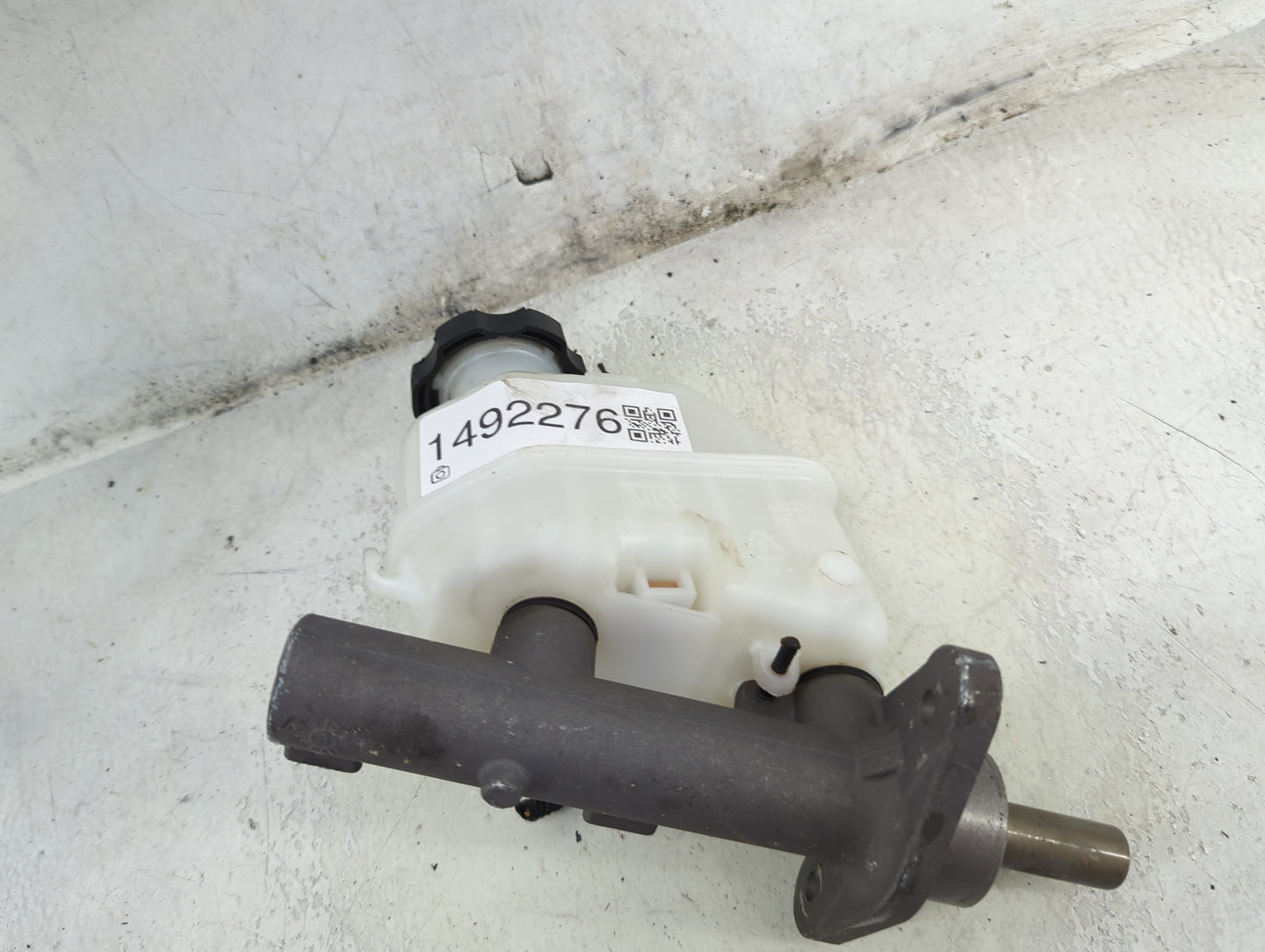 2009-2016 Hyundai Genesis Brake Master Cylinder 1492276 - Oemusedautoparts1.com