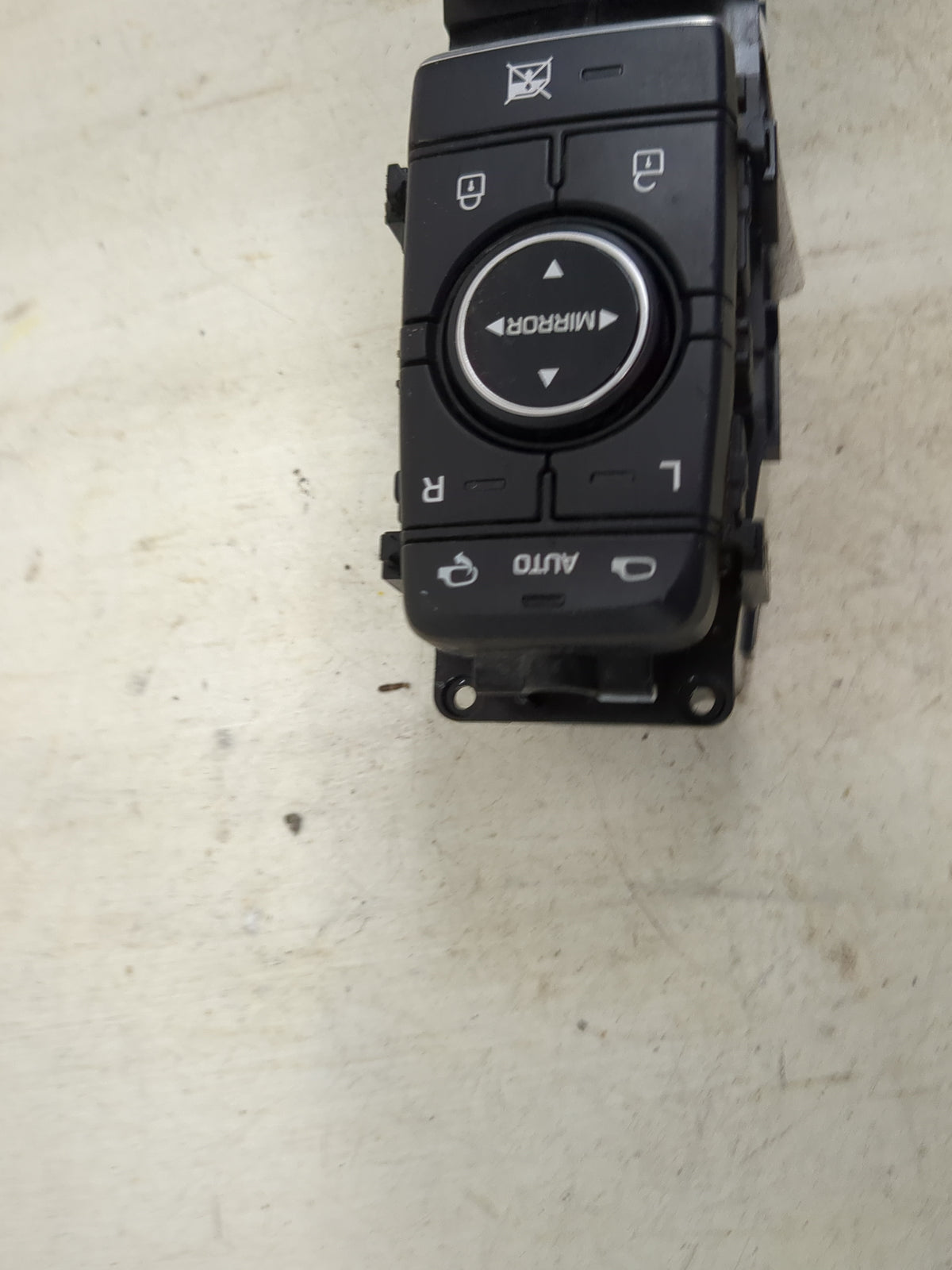 2015 Hyundai Genesis Master Power Window Switch Replacement Driver Side Left P/N:93570-B1010 Fits OEM Used Auto Parts - Oemu