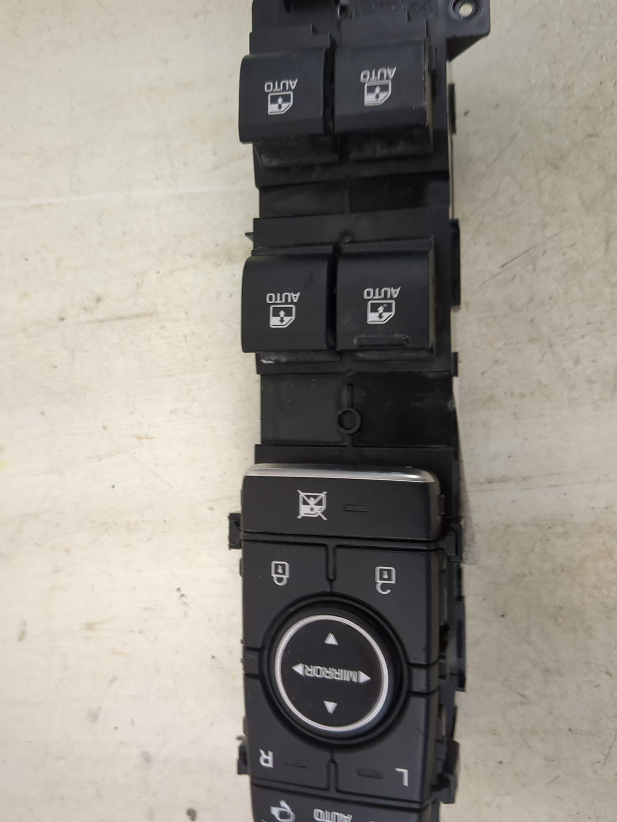 2015 Hyundai Genesis Master Power Window Switch Replacement Driver Side Left P/N:93570-B1010 Fits OEM Used Auto Parts - Oemu