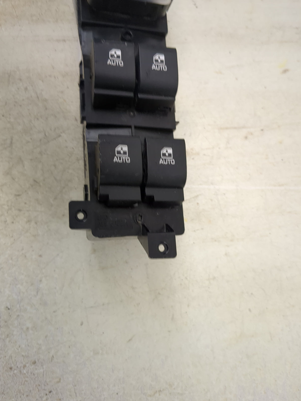 2015 Hyundai Genesis Master Power Window Switch Replacement Driver Side Left P/N:93570-B1010 Fits OEM Used Auto Parts - Oemu