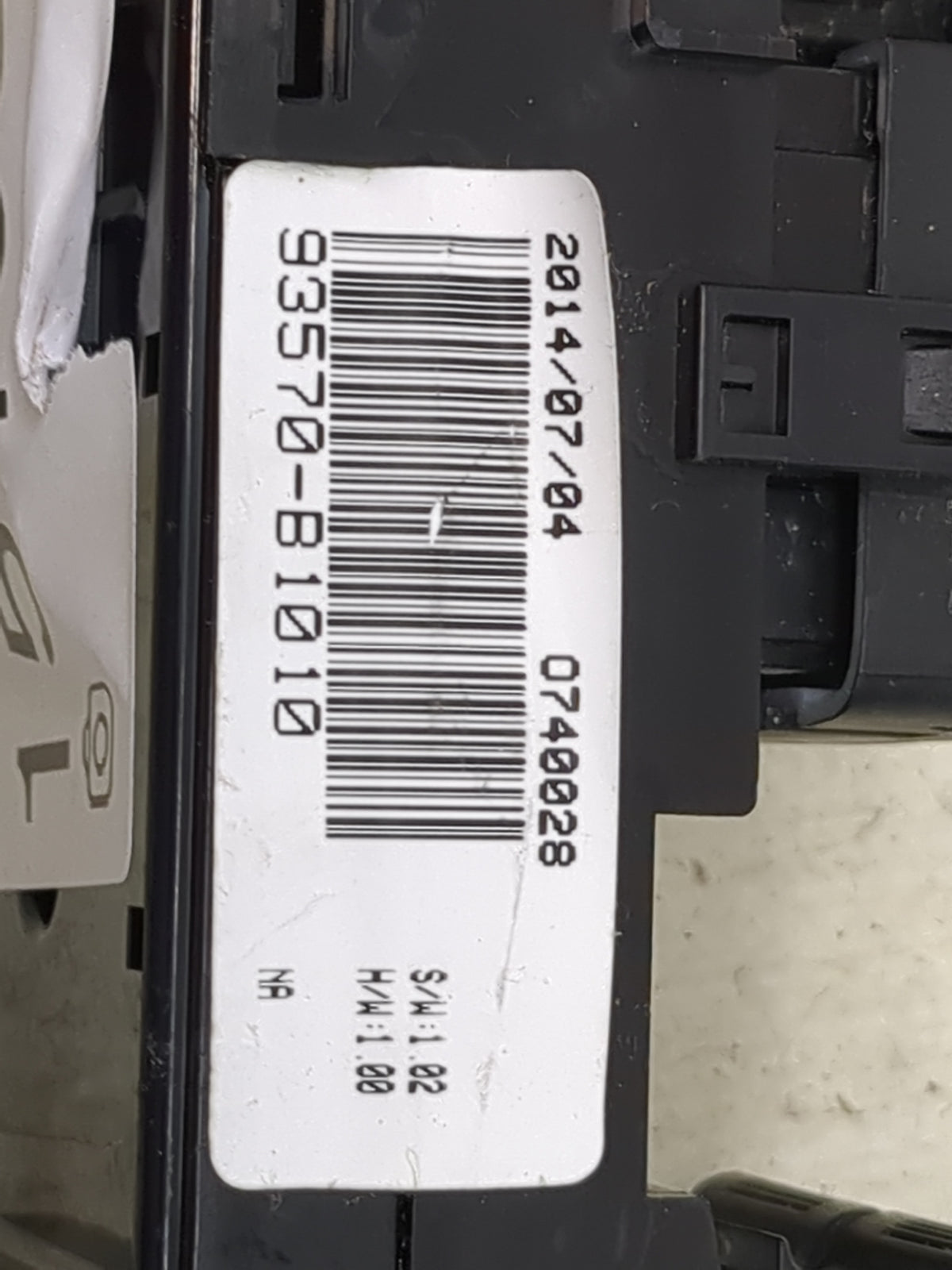 2015 Hyundai Genesis Master Power Window Switch Replacement Driver Side Left P/N:93570-B1010 Fits OEM Used Auto Parts - Oemu