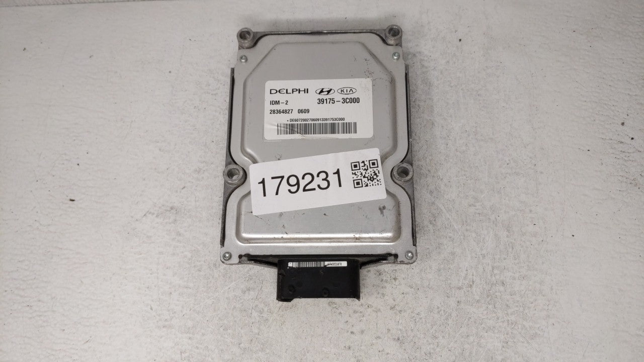 2015-2016 Hyundai Genesis Chassis Control Module Ccm Bcm Body Control - Oemusedautoparts1.com