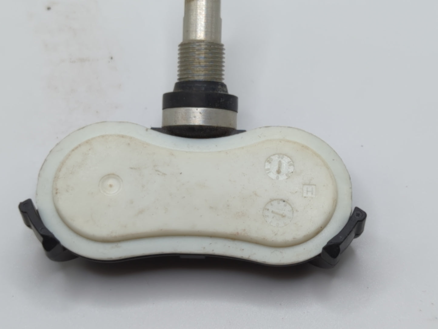 2015 Hyundai Genesis Tire Pressure Monitoring System Sensor Tpms - Oemusedautoparts1.com