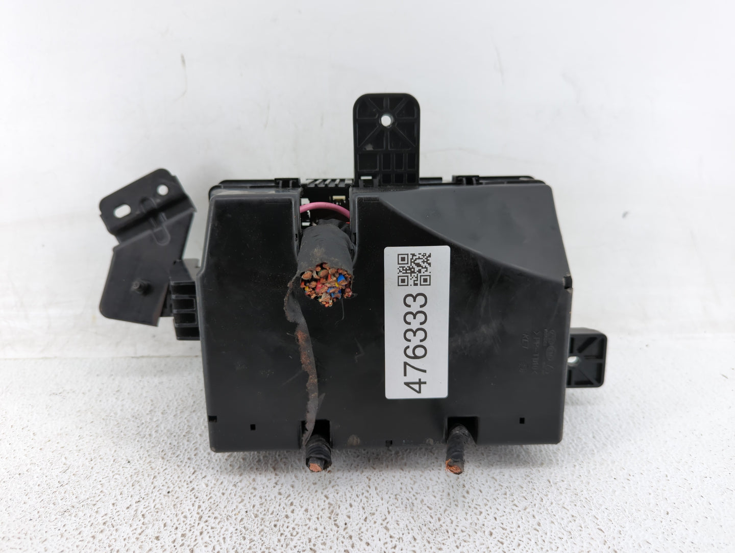 2015-2016 Hyundai Genesis Fusebox Fuse Box Panel Relay Module P/N:91261 2M712 Fits Fits 2015 2016 OEM Used Auto Parts - Oemu