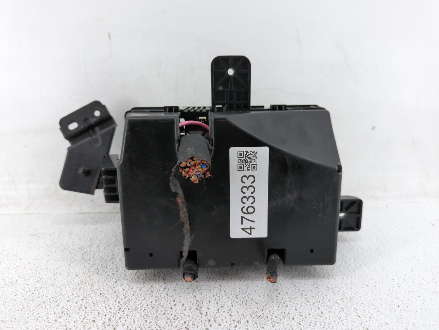 2015-2016 Hyundai Genesis Fusebox Fuse Box Panel Relay Module P/N:91261 2M712 Fits Fits 2015 2016 OEM Used Auto Parts - Oemu