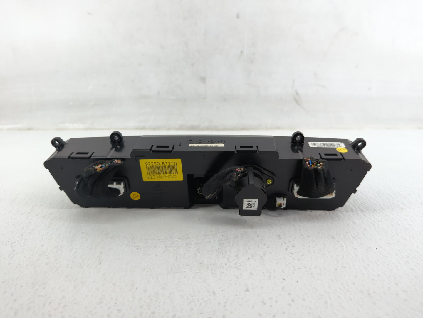2015-2016 Hyundai Genesis Climate Control Module Temperature AC/Heater Replacement P/N:97250-B1120 97250-B1XXX Fits OEM Used