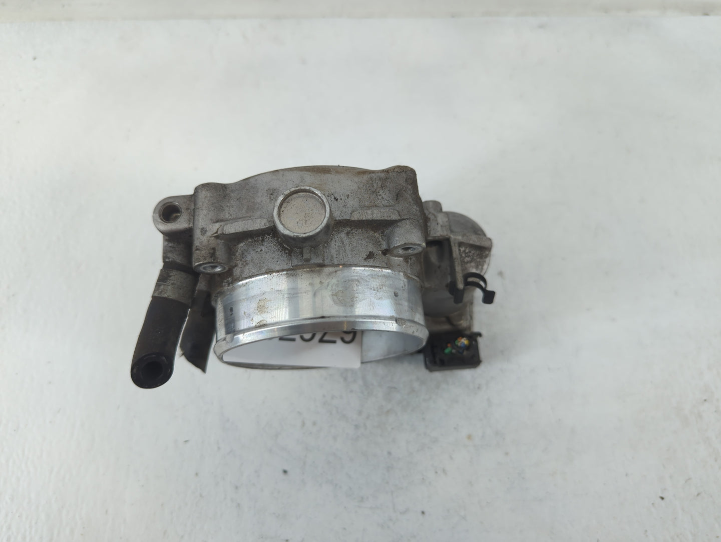 2012-2016 Hyundai Genesis Throttle Body P/N:35100-3F100 Fits Fits 2012 2013 2014 2015 2016 2017 OEM Used Auto Parts - Oemuse