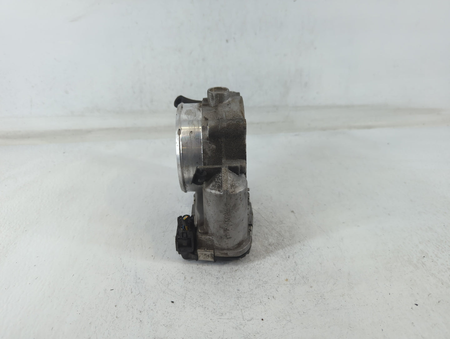 2012-2016 Hyundai Genesis Throttle Body P/N:35100-3F100 Fits Fits 2012 2013 2014 2015 2016 2017 OEM Used Auto Parts - Oemuse