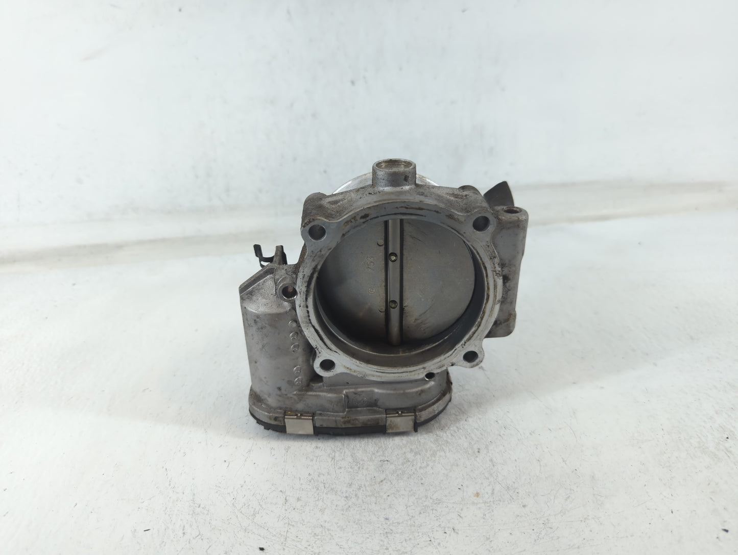 2012-2016 Hyundai Genesis Throttle Body P/N:35100-3F100 Fits Fits 2012 2013 2014 2015 2016 2017 OEM Used Auto Parts - Oemuse