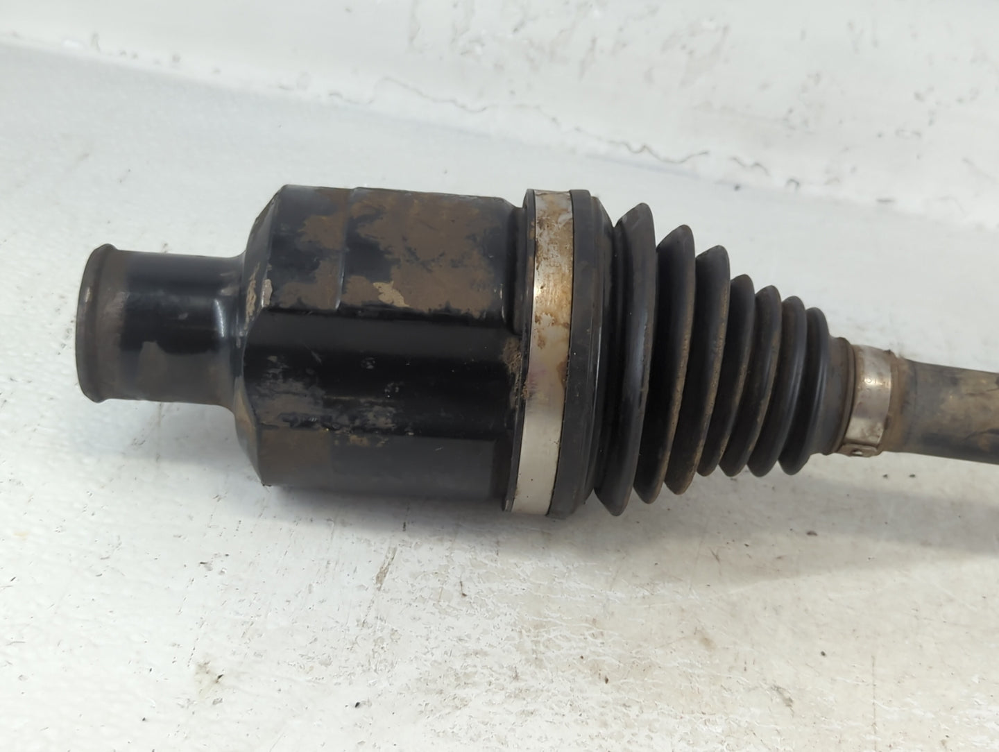 2015-2016 Hyundai Genesis Axle Shaft Front Driver Cv C/v - Oemusedautoparts1.com
