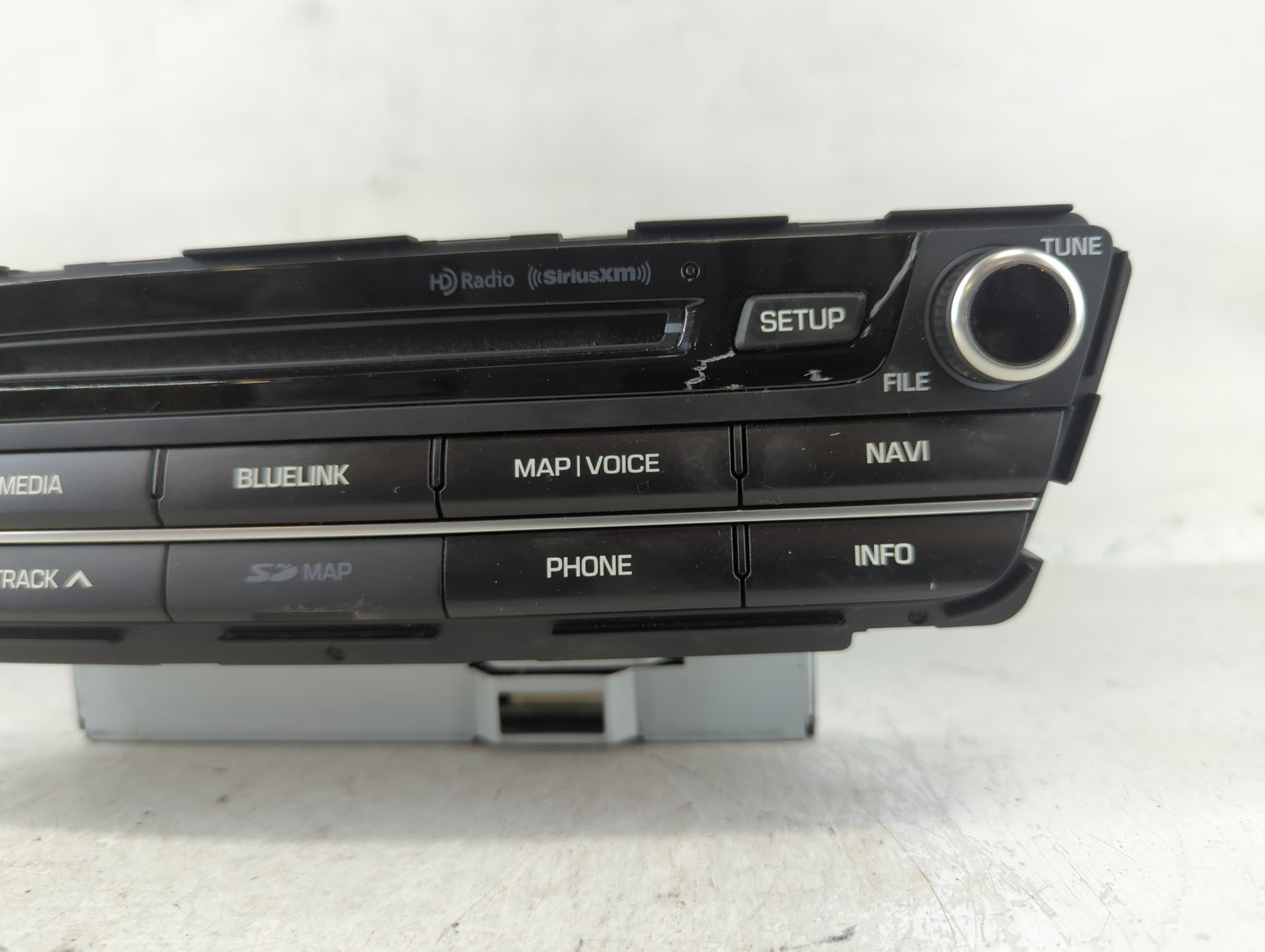 2015-2016 Hyundai Genesis Am Fm Cd Player Radio Receiver - Oemusedautoparts1.com