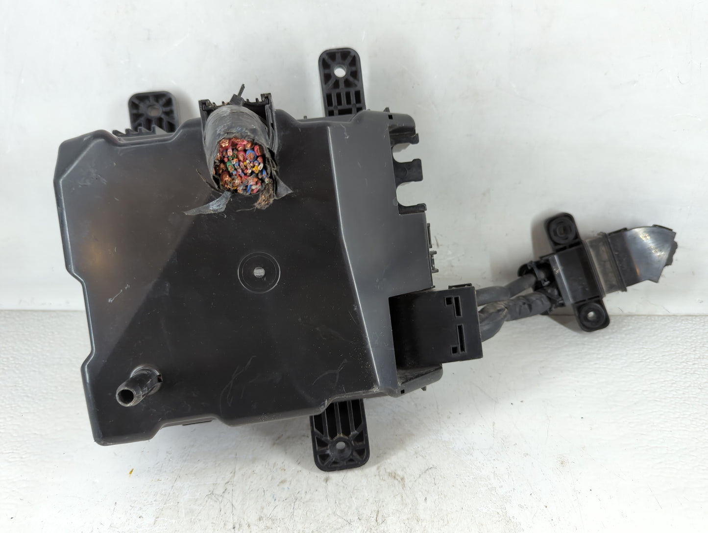 2015 Hyundai Genesis Fusebox Fuse Box Panel Relay Module P/N:91204 B1634 Fits OEM Used Auto Parts - Oemusedautoparts1.com