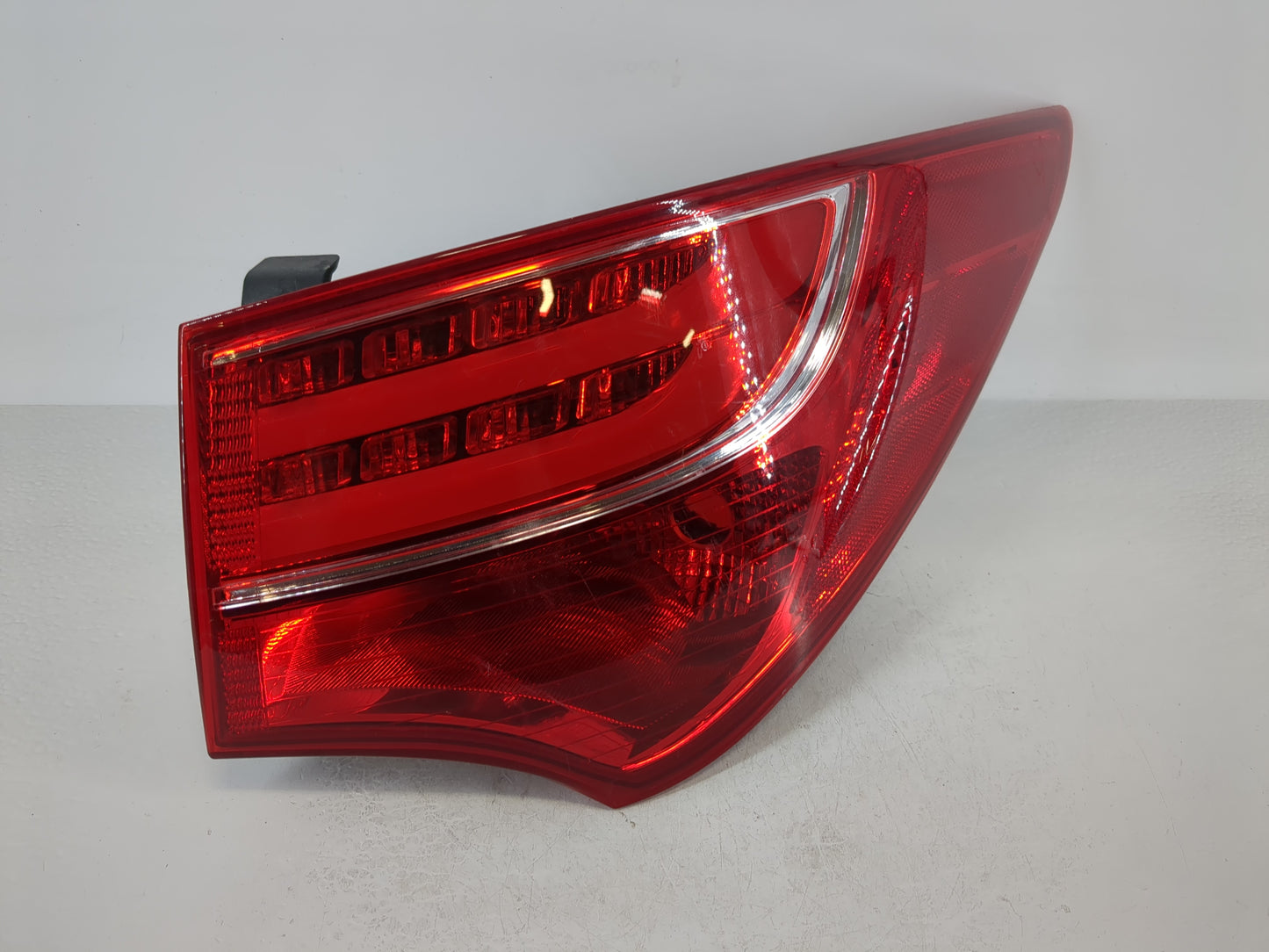 2013-2016 Hyundai Santa Fe Tail Light Assembly Passenger Right OEM P/N:92402-4Z1 Fits Fits 2013 2014 2015 2016 OEM Used Auto