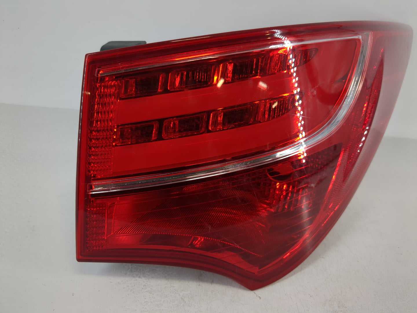 2013-2016 Hyundai Santa Fe Tail Light Assembly Passenger Right OEM P/N:92402-4Z1 Fits Fits 2013 2014 2015 2016 OEM Used Auto