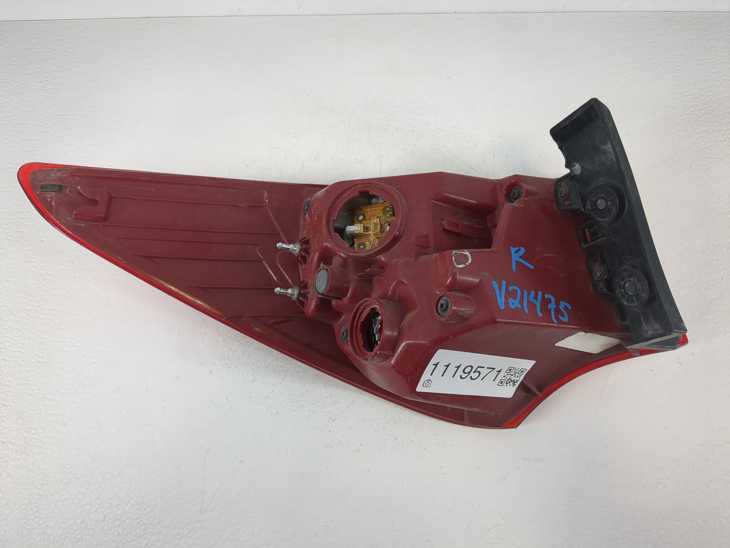 2013-2016 Hyundai Santa Fe Tail Light Assembly Passenger Right OEM P/N:92402-4Z1 Fits Fits 2013 2014 2015 2016 OEM Used Auto