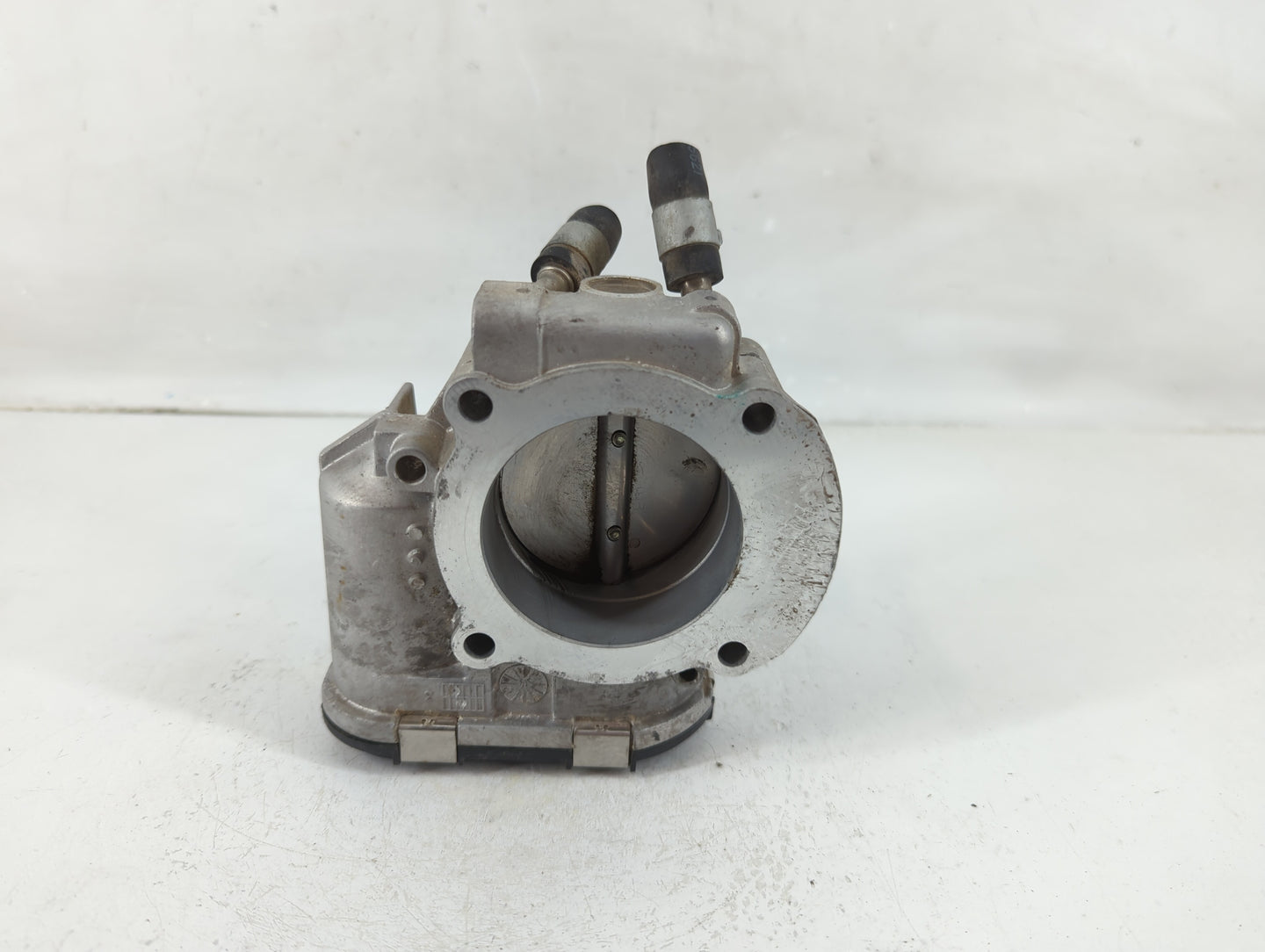 2015 Hyundai Santa Fe Throttle Body P/N:35100-2G710 35100-2G700 Fits Fits 2011 2012 2013 2014 2016 OEM Used Auto Parts - Oem