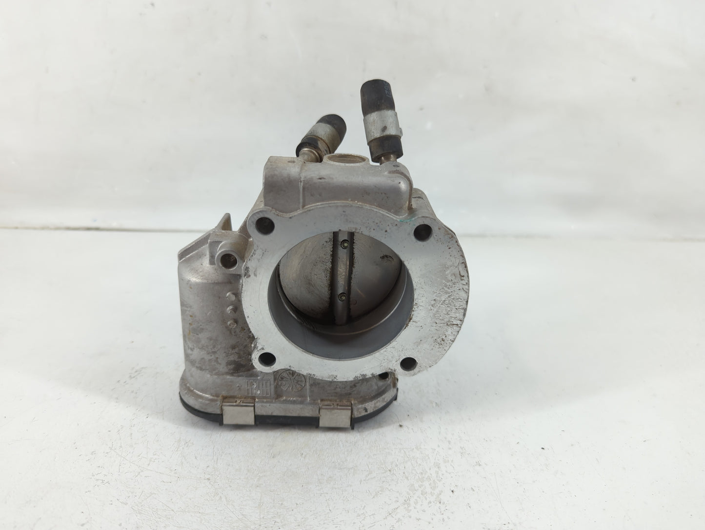 2015 Hyundai Santa Fe Throttle Body P/N:35100-2G710 35100-2G700 Fits Fits 2011 2012 2013 2014 2016 OEM Used Auto Parts - Oem