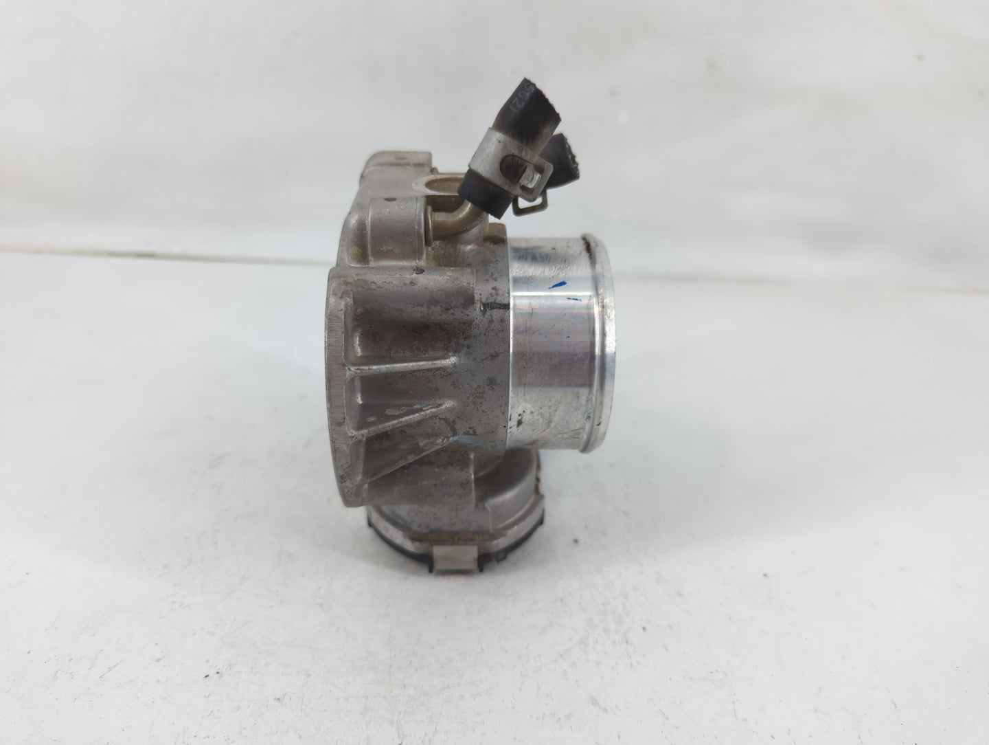2015 Hyundai Santa Fe Throttle Body P/N:35100-2G710 35100-2G700 Fits Fits 2011 2012 2013 2014 2016 OEM Used Auto Parts - Oem