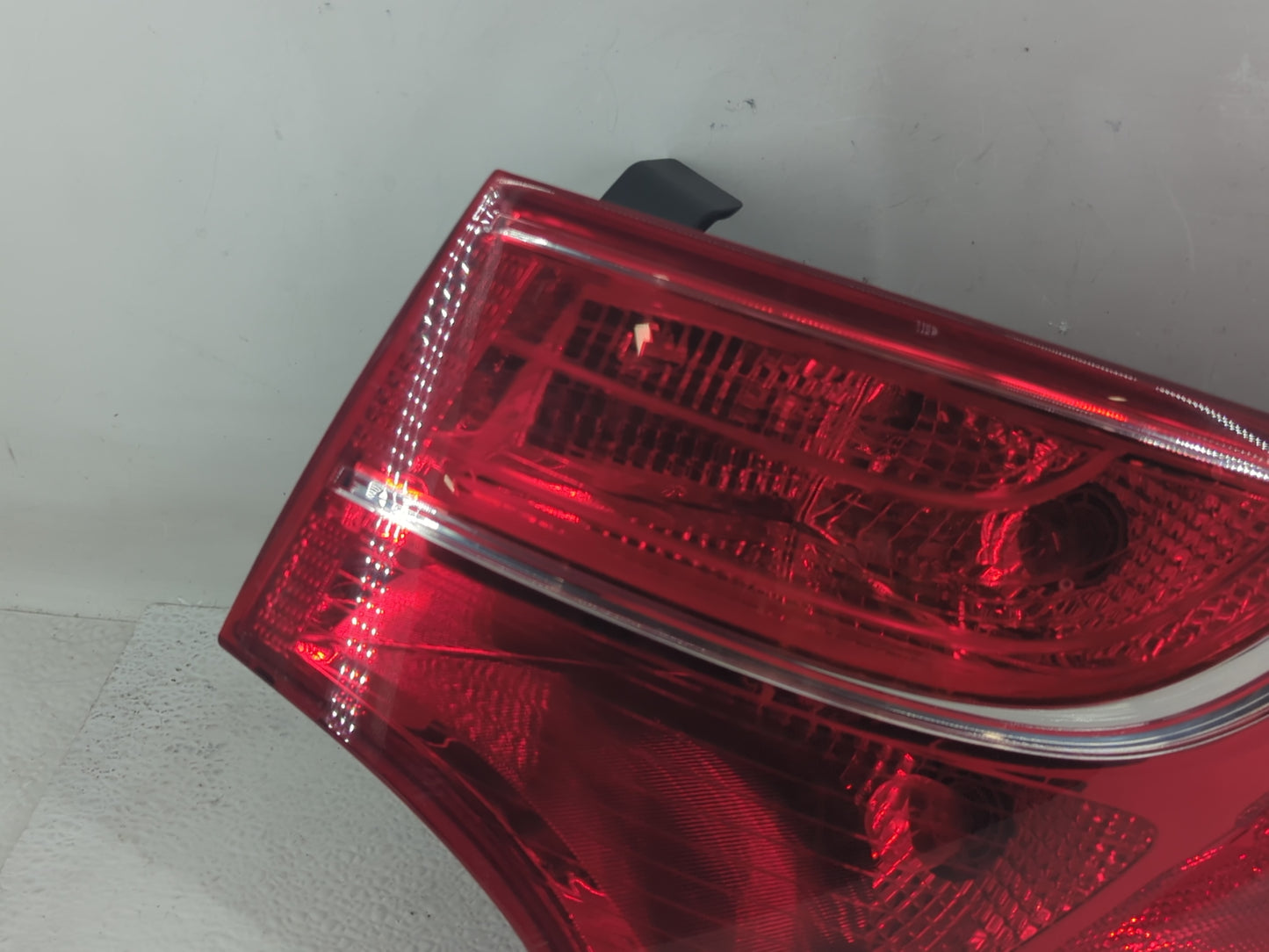 2013-2016 Hyundai Santa Fe Tail Light Assembly Passenger Right OEM P/N:92402-4Z0 Fits Fits 2013 2014 2015 2016 OEM Used Auto