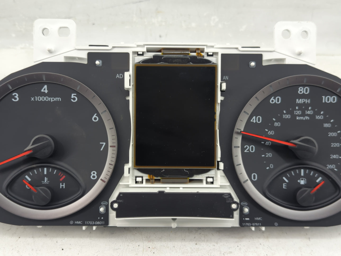 2015-2016 Hyundai Santa Fe Instrument Cluster Speedometer Gauges P/N:94001-B8240 Fits Fits 2015 2016 OEM Used Auto Parts - O