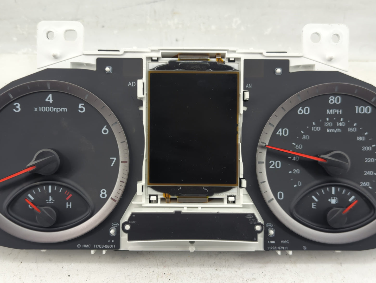 2015-2016 Hyundai Santa Fe Instrument Cluster Speedometer Gauges P/N:94001-B8240 Fits Fits 2015 2016 OEM Used Auto Parts - O