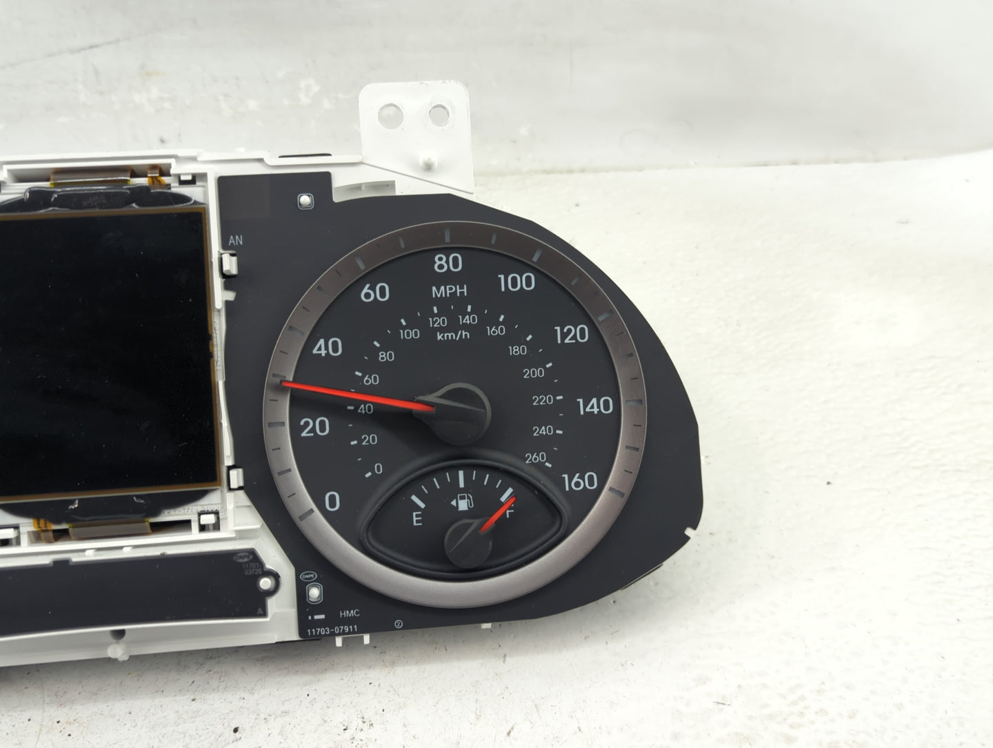 2015-2016 Hyundai Santa Fe Instrument Cluster Speedometer Gauges P/N:94001-B8240 Fits Fits 2015 2016 OEM Used Auto Parts - O