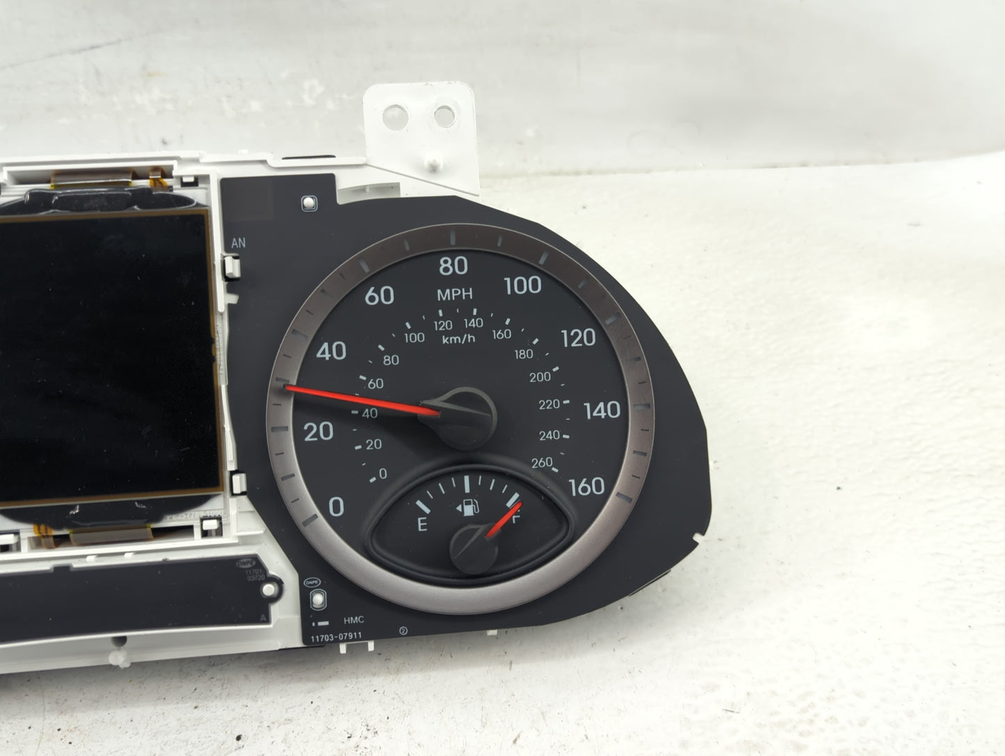 2015-2016 Hyundai Santa Fe Instrument Cluster Speedometer Gauges P/N:94001-B8240 Fits Fits 2015 2016 OEM Used Auto Parts - O