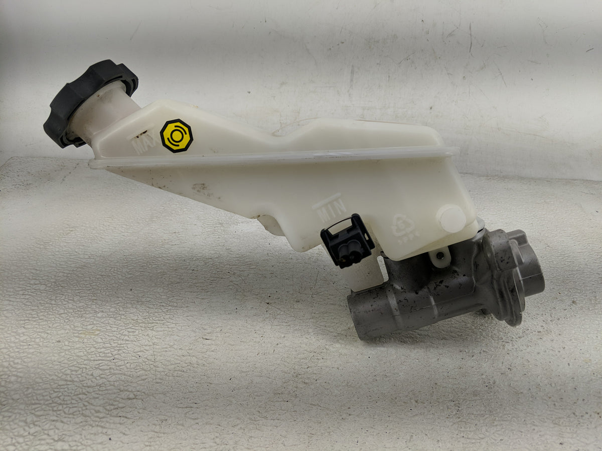 2013-2019 Hyundai Santa Fe Brake Master Cylinder 1290042 - Oemusedautoparts1.com
