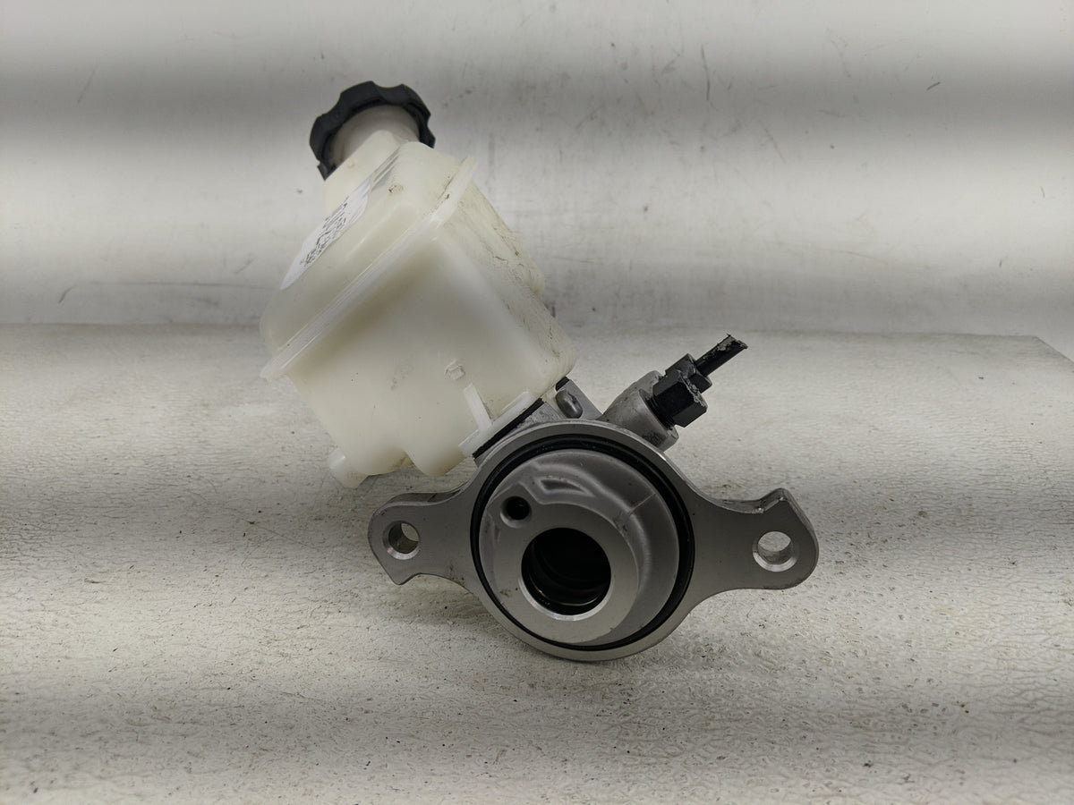 2013-2019 Hyundai Santa Fe Brake Master Cylinder 1290042 - Oemusedautoparts1.com