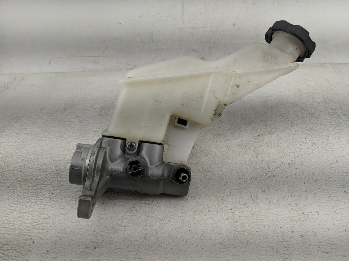 2013-2019 Hyundai Santa Fe Brake Master Cylinder 1290042 - Oemusedautoparts1.com