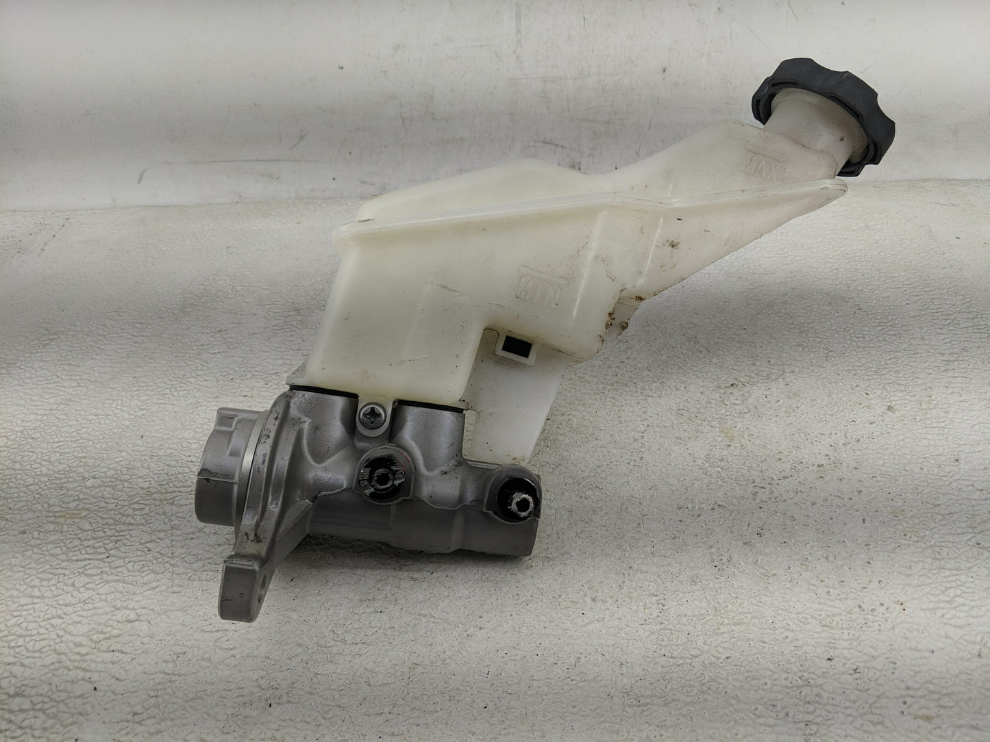 2013-2019 Hyundai Santa Fe Brake Master Cylinder 1290042 - Oemusedautoparts1.com