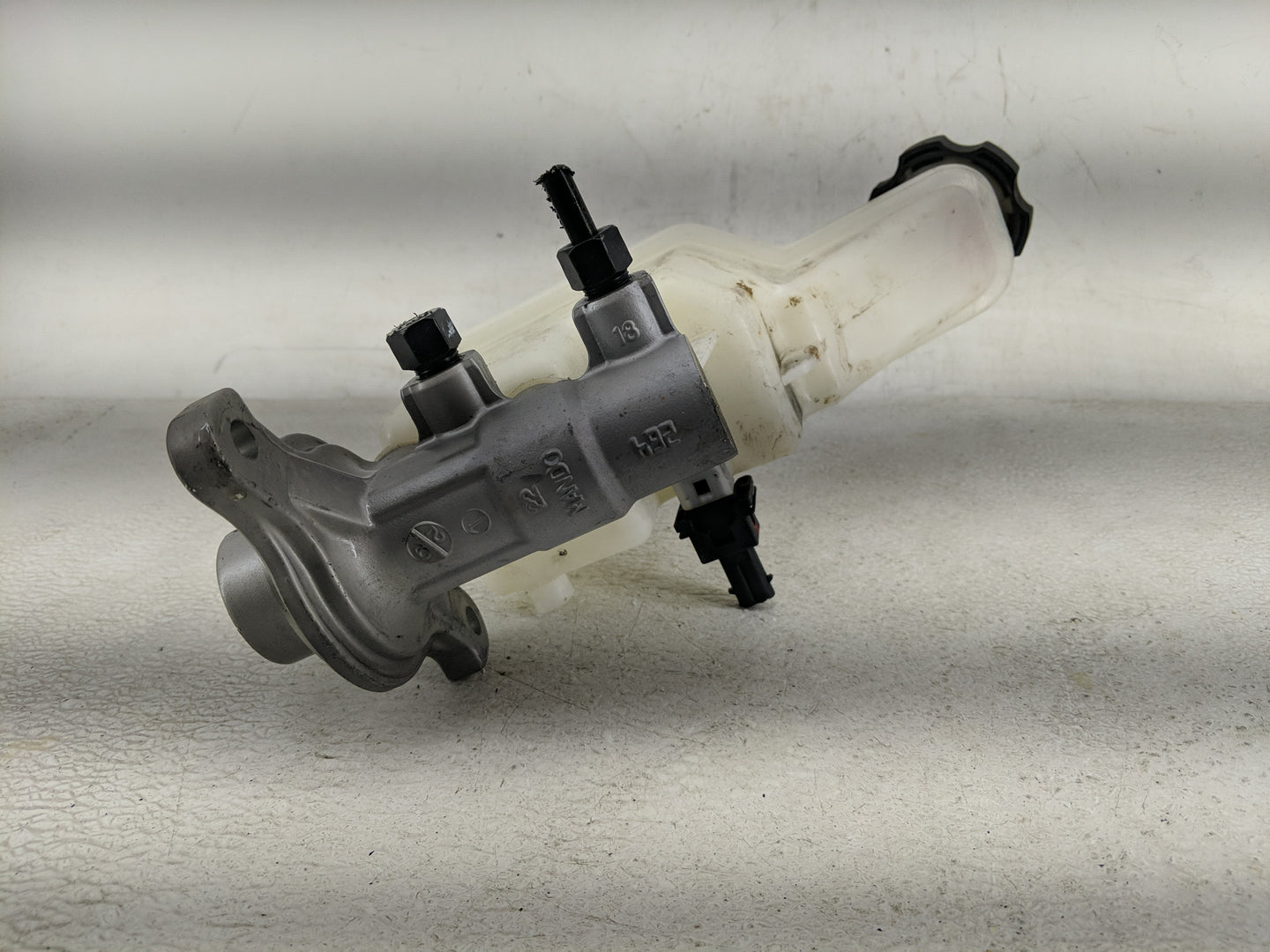 2013-2019 Hyundai Santa Fe Brake Master Cylinder 1290042 - Oemusedautoparts1.com