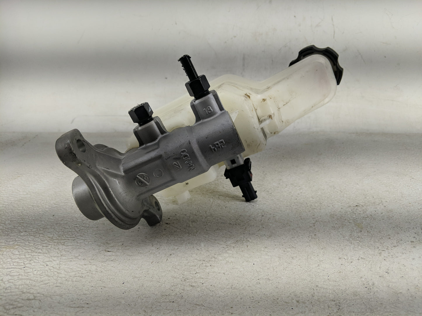 2013-2019 Hyundai Santa Fe Brake Master Cylinder 1290042 - Oemusedautoparts1.com