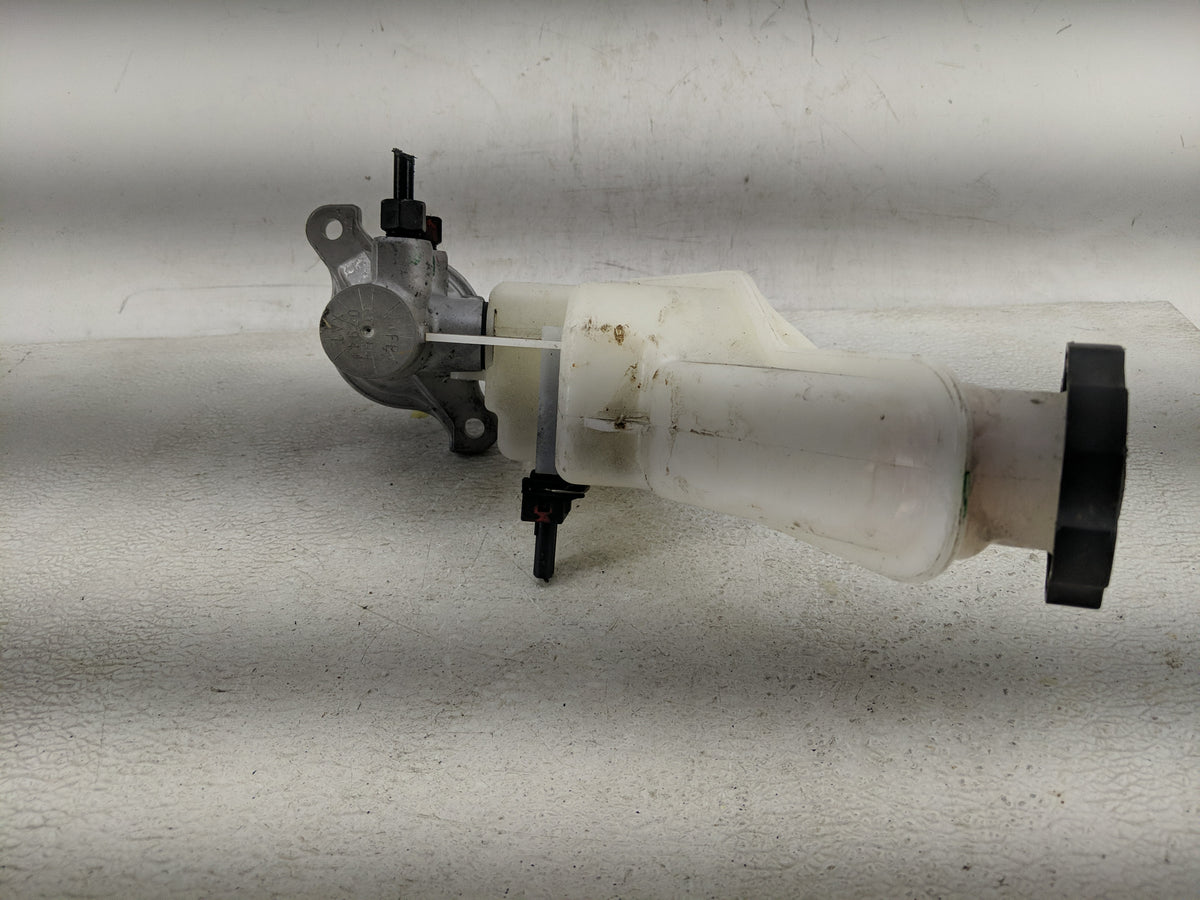 2013-2019 Hyundai Santa Fe Brake Master Cylinder 1290042 - Oemusedautoparts1.com