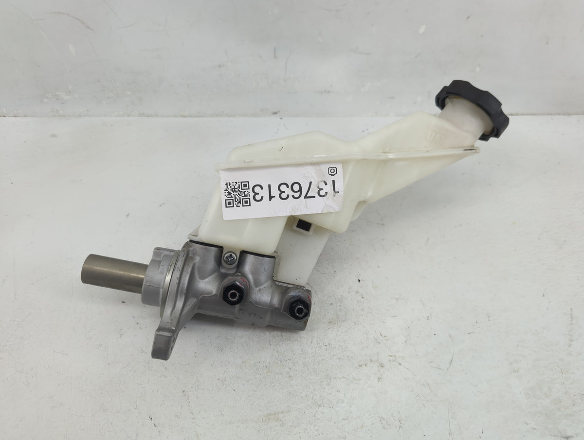 2013-2019 Hyundai Santa Fe Brake Master Cylinder 1376313 - Oemusedautoparts1.com