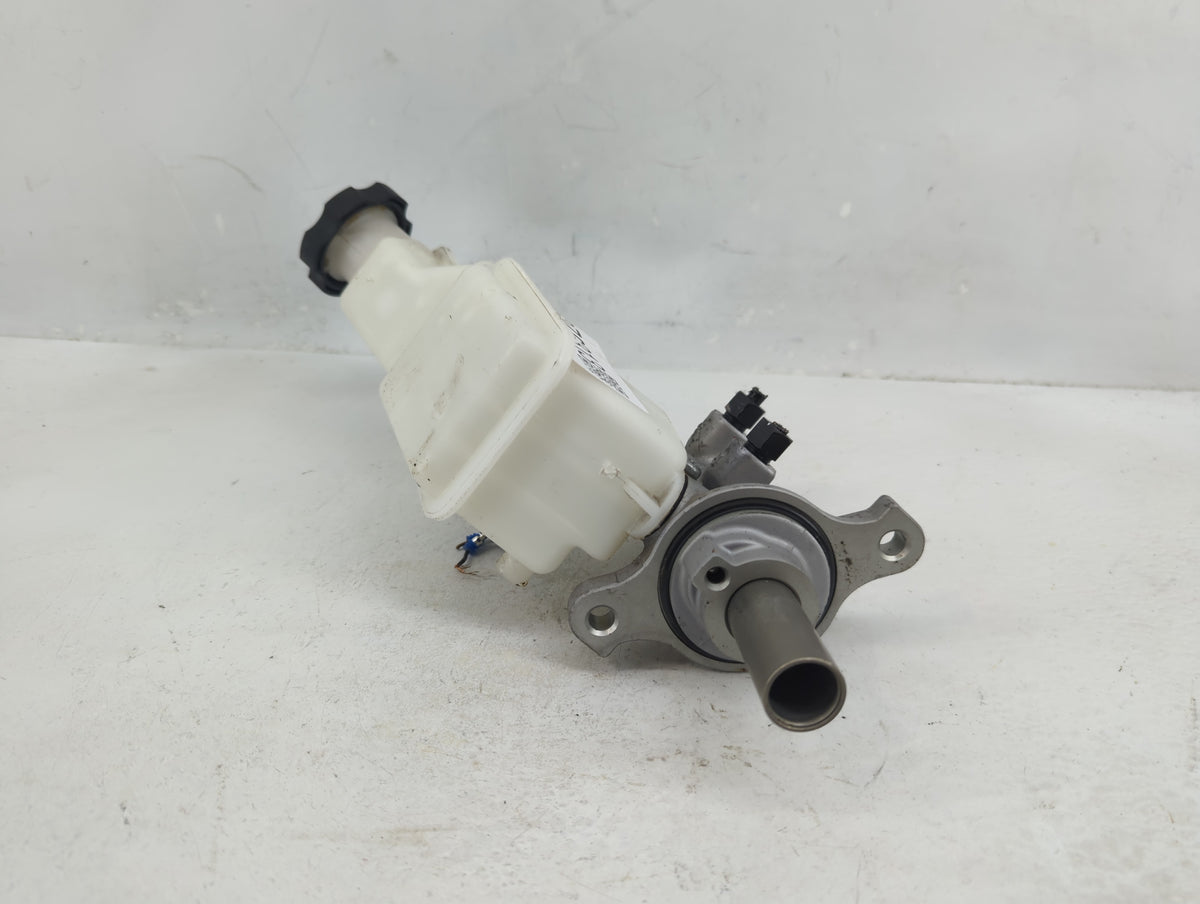 2013-2019 Hyundai Santa Fe Brake Master Cylinder 1376313 - Oemusedautoparts1.com