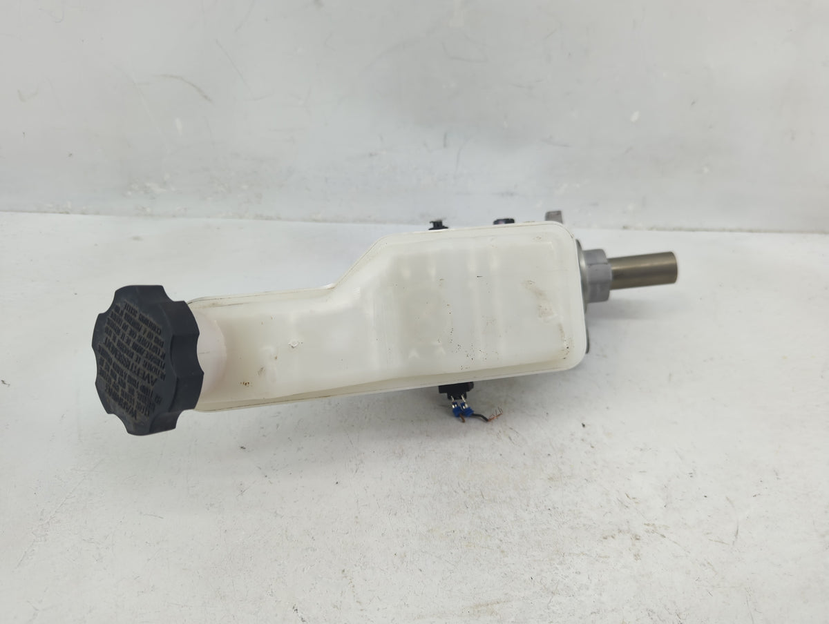 2013-2019 Hyundai Santa Fe Brake Master Cylinder 1376313 - Oemusedautoparts1.com
