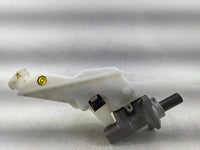 2013-2019 Hyundai Santa Fe Brake Master Cylinder 1376807 - Oemusedautoparts1.com