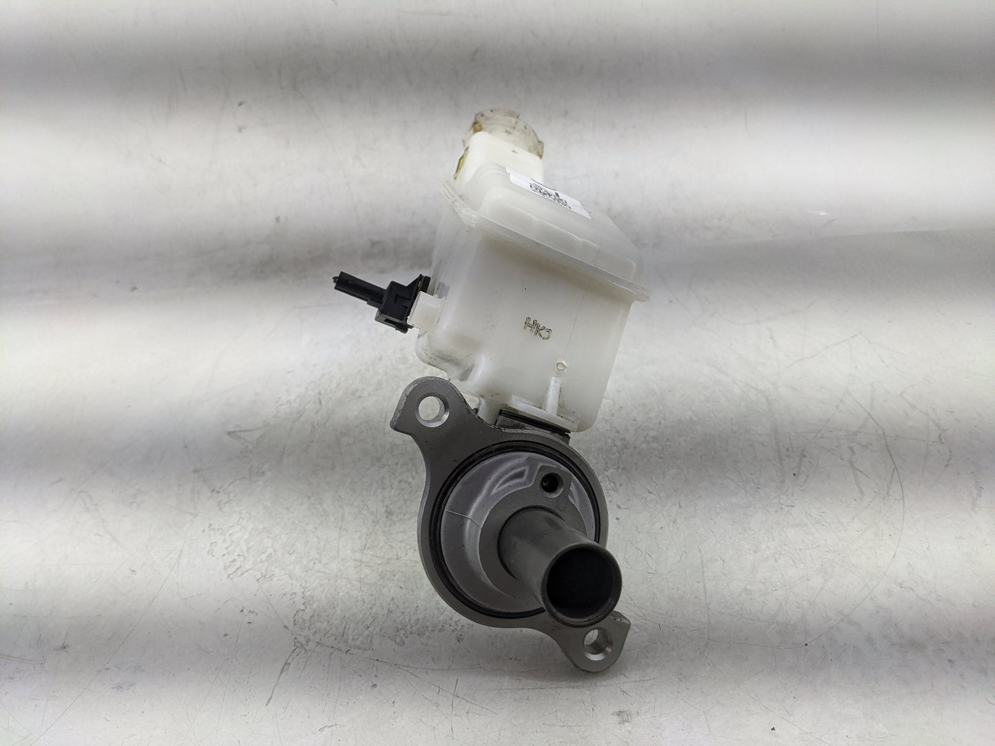 2013-2019 Hyundai Santa Fe Brake Master Cylinder 1376807 - Oemusedautoparts1.com
