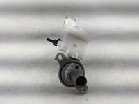 2013-2019 Hyundai Santa Fe Brake Master Cylinder 1376807 - Oemusedautoparts1.com