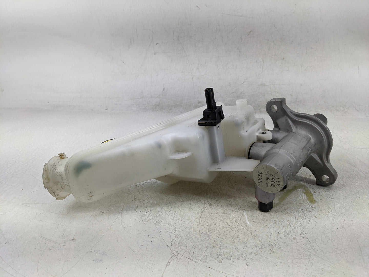 2013-2019 Hyundai Santa Fe Brake Master Cylinder 1376807 - Oemusedautoparts1.com