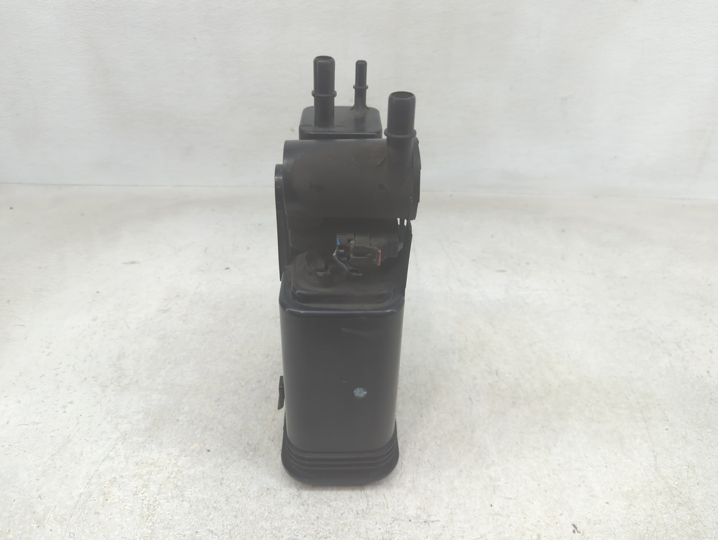 2015 Hyundai Santa Fe Fuel Vapor Charcoal Canister - Oemusedautoparts1.com
