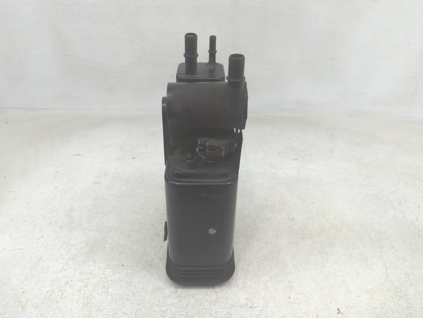 2015 Hyundai Santa Fe Fuel Vapor Charcoal Canister - Oemusedautoparts1.com