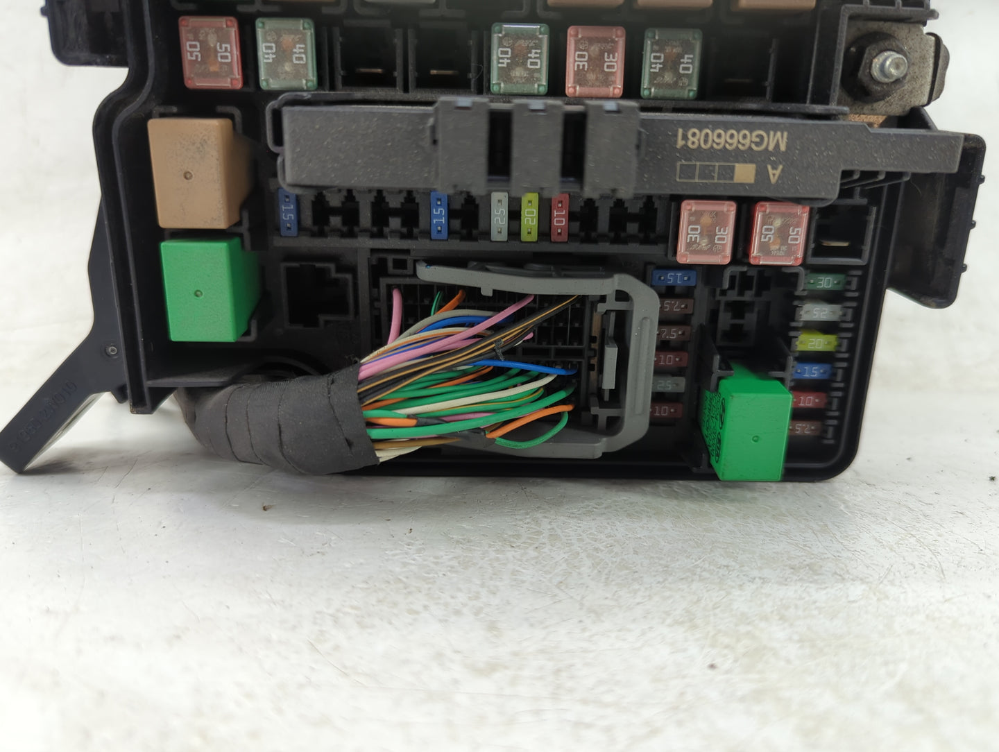2015 Hyundai Santa Fe Fusebox Fuse Box Panel Relay Module P/N:91200-3Q014 Fits OEM Used Auto Parts - Oemusedautoparts1.com