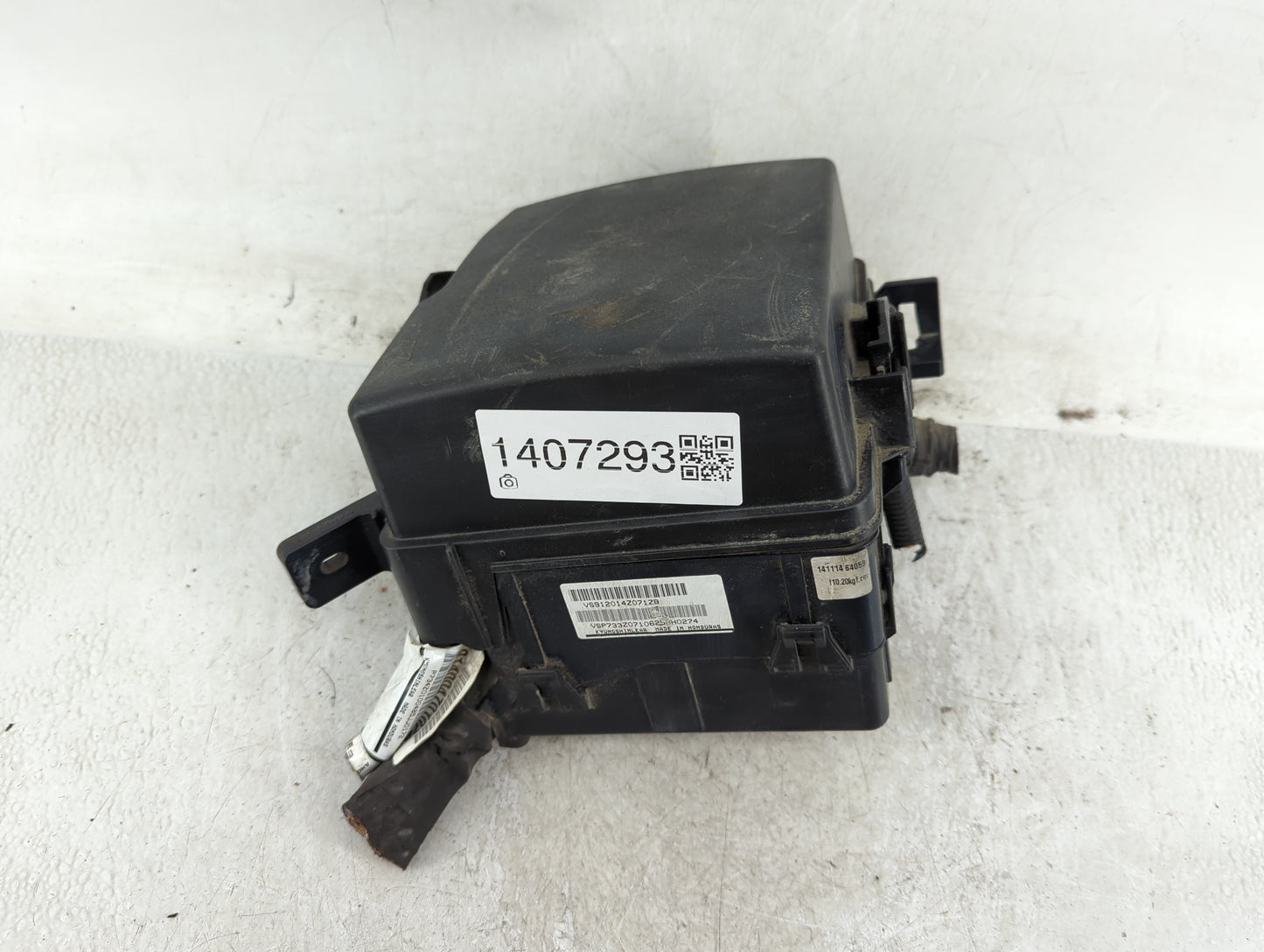 2015 Hyundai Santa Fe Fusebox Fuse Box Panel Relay Module Fits OEM Used Auto Parts - Oemusedautoparts1.com